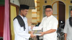 ‎Suntikan Semangat Mengaji: Bupati Thariq Sambangi Desa Kotajin Utara, Bagikan Iqra & Al-Qur’an