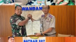 Kepala Kantor Pertanahan Gorut Serahkan Sertipikat Hak Milik Untuk Satradar 207 Kwandang