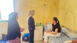 Jenguk Konstituen di Rumah Sakit, Dheninda Beri Dukungan dan Semangat Kepada Pasien