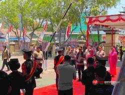 Tiba di Gorontalo Kapolda bersama Istri Disambut dengan Adat “MOPOTILOLO”